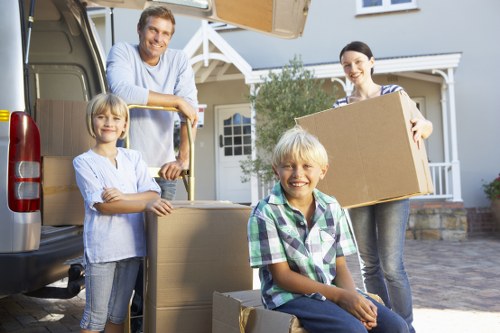 Mover estimating load-based pricing for apartment relocation